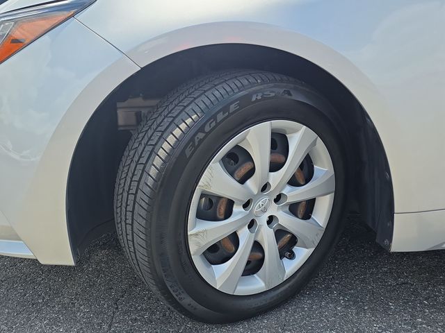 Used 2022 Silver Toyota LE image 32