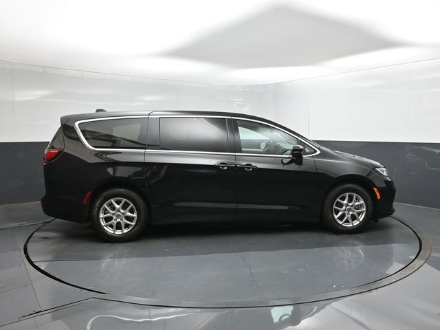 Used 2024 Chrysler Pacifica Van