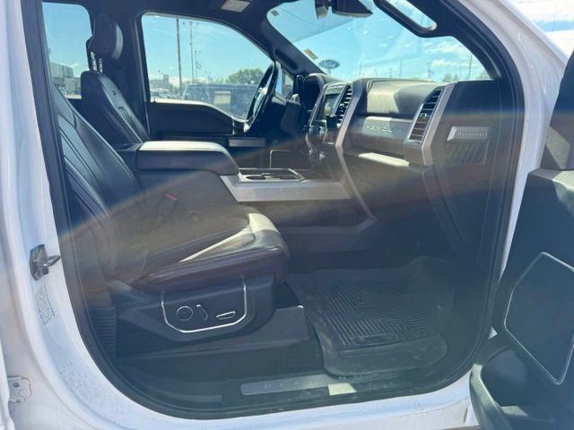 2017 White Ford Super Duty F-350 SRW Platinum 4X4 Truck