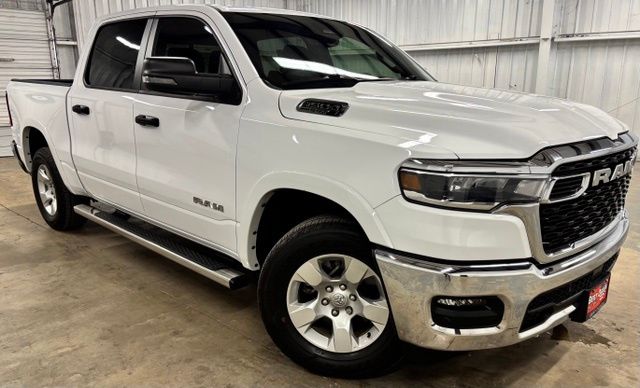 2025 RAM 1500 Blanco (Bright White Clearcoat) Camioneta 4X2 8 velocidades Automática