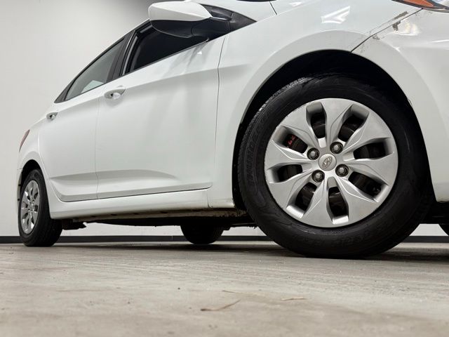 2016 Hyundai Accent SE photo