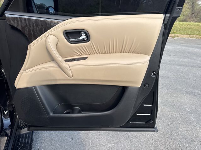 Used 2024 Black Nissan Platinum image 9
