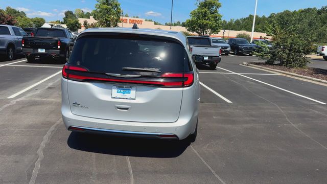 Used 2024 Chrysler Pacifica Van