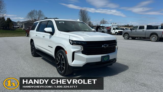 White (Iridescent Pearl Tricoat) 2023 Chevrolet Suburban RST 4WD SUV / Crossover Four-Wheel Drive