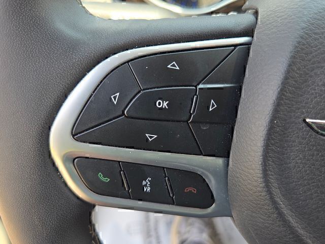 Used 2024 Chrysler Pacifica Van