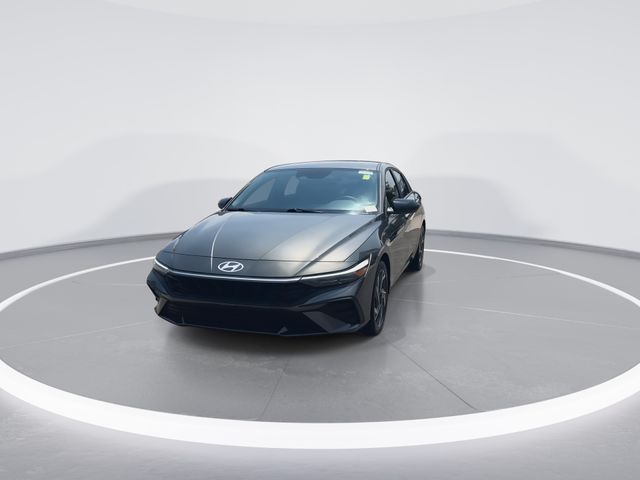 Used 2025 Gray Hyundai SEL Sport image 3