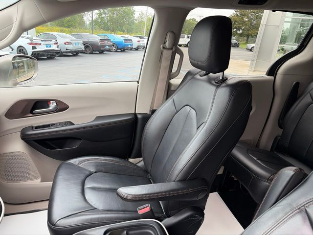 2017 Chrysler Pacifica Touring L - 7