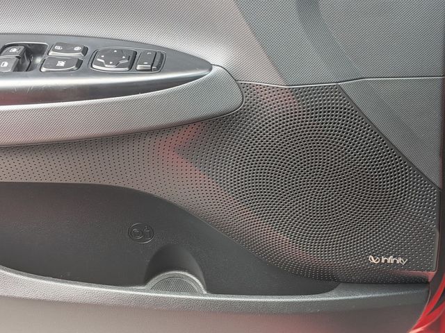2020 Hyundai Veloster - Image 17