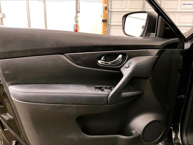 2019 Nissan Rogue SV Black at South Hills Kia