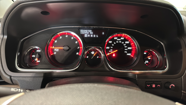 Used 2014 White Diamond Clearcoat GMC Denali image 17