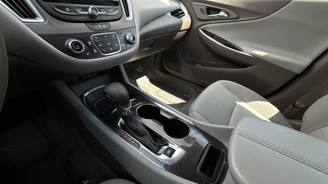 Used 2025 White Chevrolet LT image 14