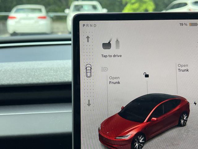 Used 2025  Tesla Long Range image 25