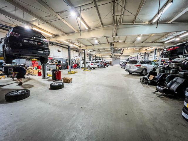 2025 Everest White Pearl Tricoat/Black Diamond Pearl Nissan Ariya PLATINUM+ e-4ORCE AWD SUV