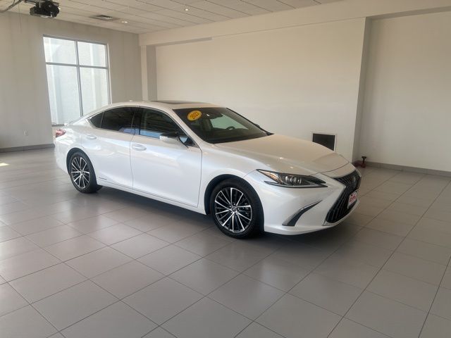 White Pearl 2022 Lexus ES Hybrid 300h FWD Sedan Front-Wheel Drive Continuously Variable Transmission