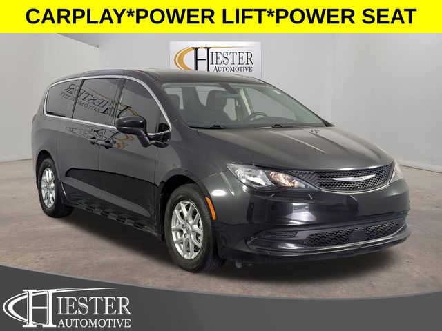 Brilliant Black Crystal Pearlcoat 2022 Chrysler Voyager LX FWD Minivan Front-Wheel Drive 9-Speed Automatic