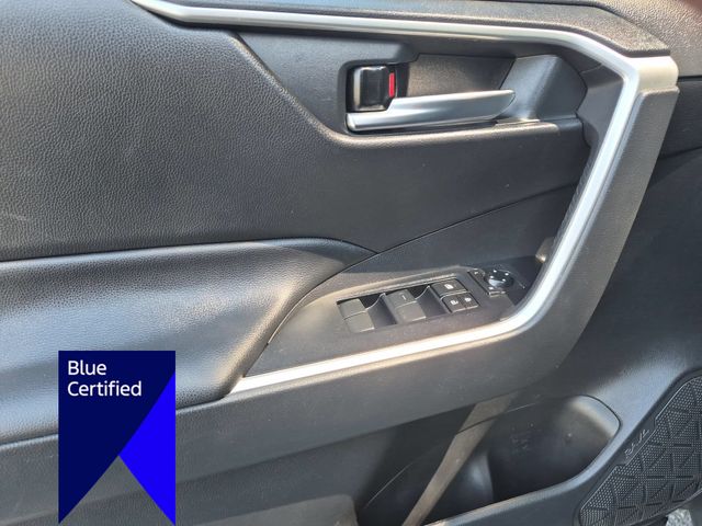 Used 2020 Black Toyota XLE image 12