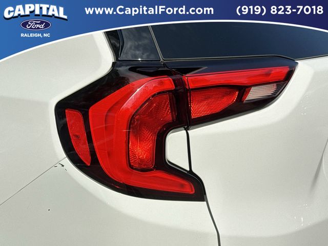 Used 2018 White GMC SLT image 15