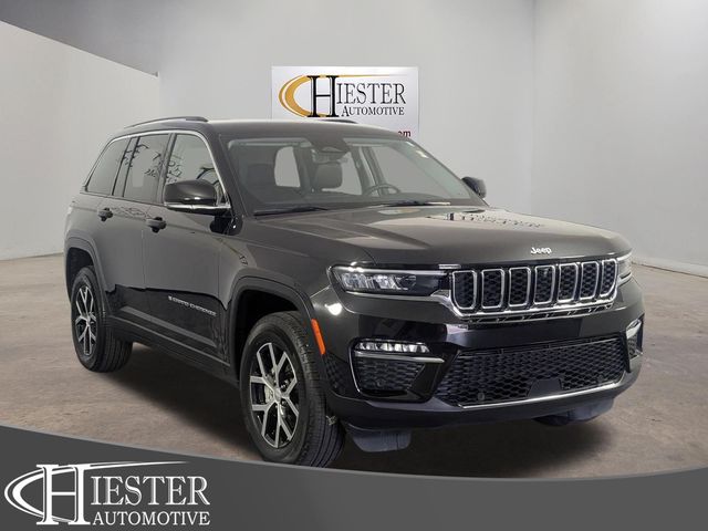 Diamond Black Crystal Pearlcoat 2023 Jeep Grand Cherokee SUV / Crossover Four-Wheel Drive 8-Speed Automatic