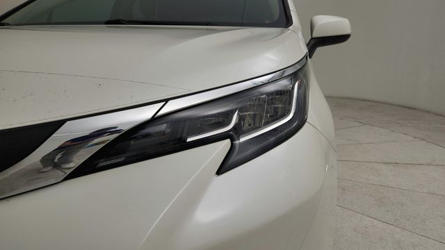 2021 Toyota Sienna XLE White at Community Toyota
