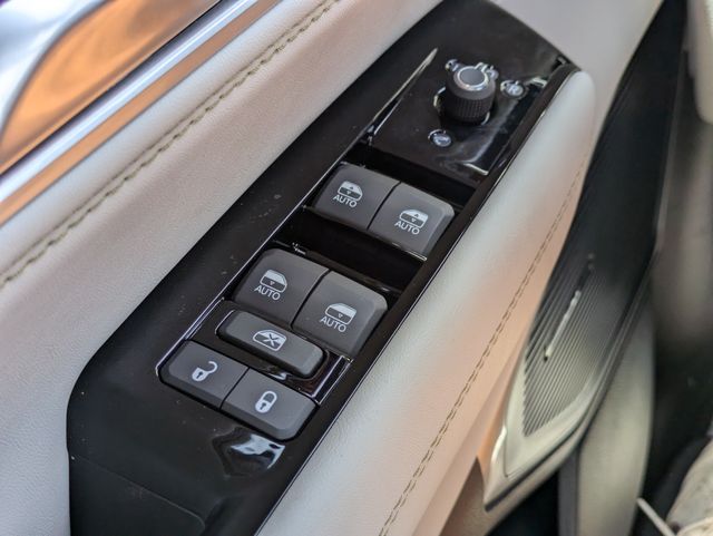 2026 Jeep Grand Wagoneer 4x2