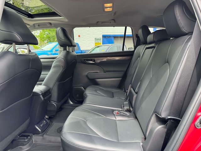 used 2023 Toyota Highlander car, priced at $43,268