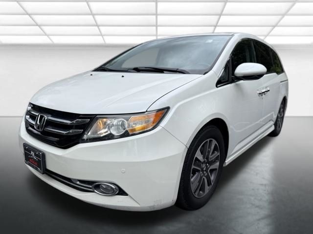 White 2014 Honda Odyssey Minivan Front-Wheel Drive 6-Speed Automatic