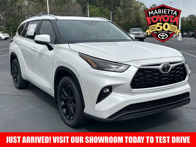 White (Wind Chill Pearl) 2026 Toyota Highlander Hybrid XLE AWD SUV / Crossover All-Wheel Drive Continuously Variable Transmission