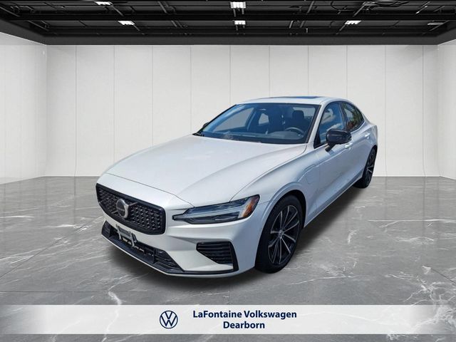 2023 Volvo S60 Recharge Plug-In Hybrid T8 Plus Dark Theme