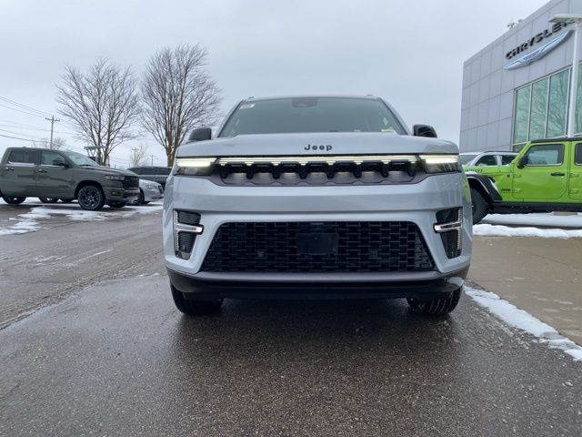 2026 Jeep Grand Wagoneer Limited - Silver Zynith exterior view 2