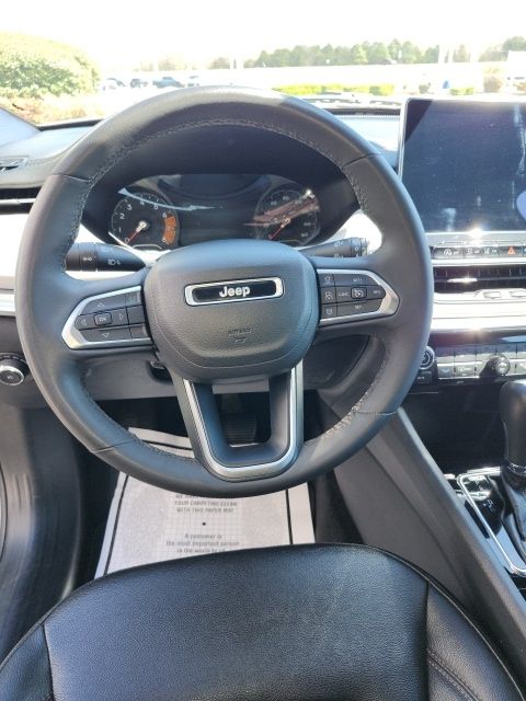 Used 2024 White/off-white Jeep Limited image 20