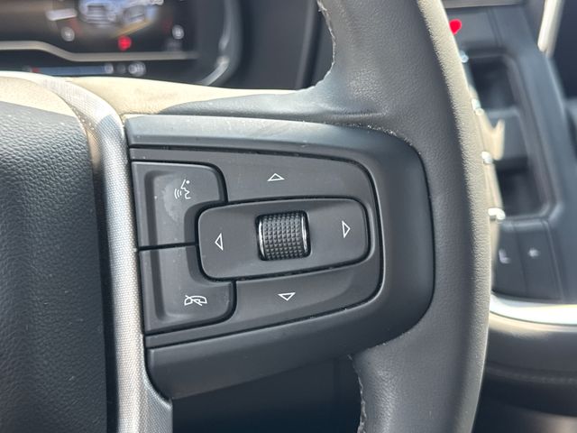 Used 2023 White GMC SLE image 27
