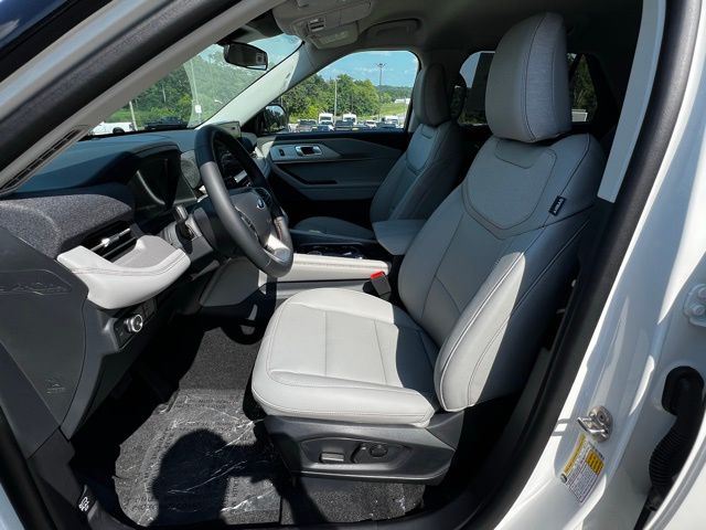2025 Ford Explorer Active photo