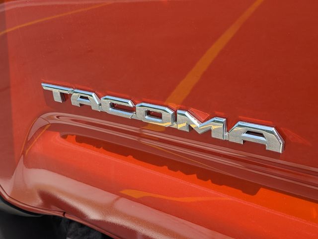 2018 Toyota Tacoma - Image 10