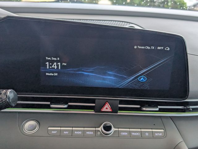 2024 Hyundai Elantra SEL Silver at Community Toyota