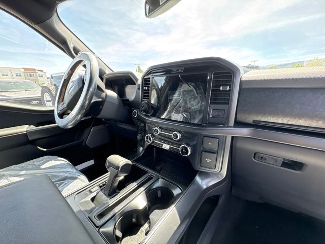 View vehicle photo 4
