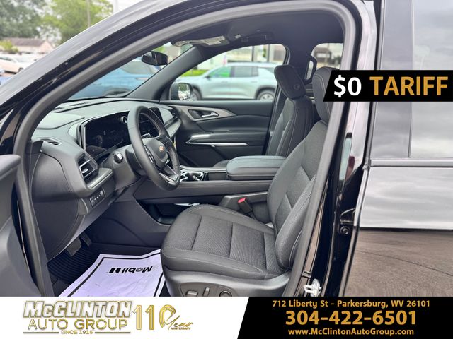 2025 Mosaic Black Metallic Chevrolet Traverse LT AWD SUV