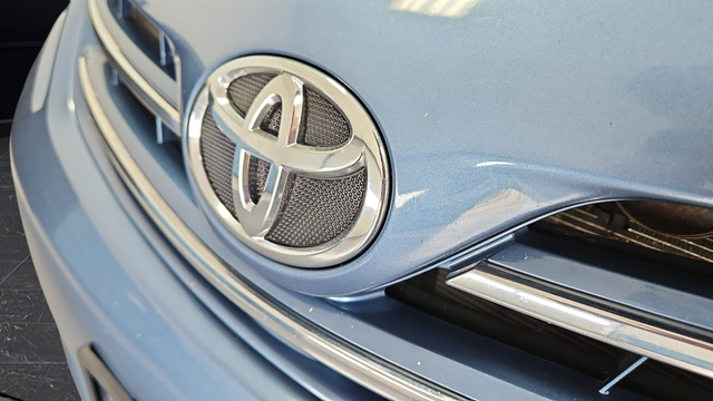 Used 2013 Tropical Sea Metallic Toyota LE image 35