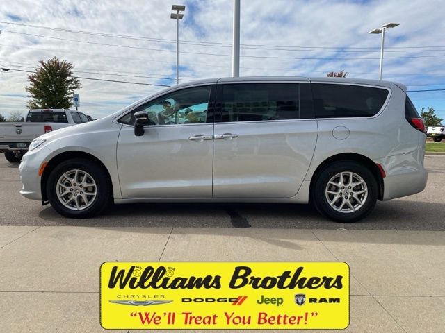 2024 Chrysler Pacifica Touring L - Silver Mist Clearcoat exterior view 8