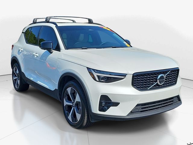 2025 Volvo XC40 B5 Plus Dark Theme AWD