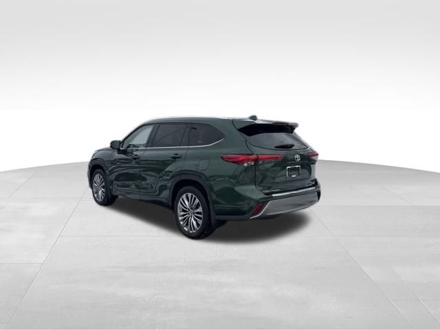 used 2023 Toyota Highlander car, priced at $43,136