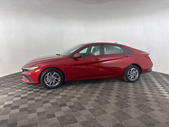 Ultimate Red 2024 Hyundai Elantra SEL FWD Sedan Front-Wheel Drive Continuously Variable Transmission