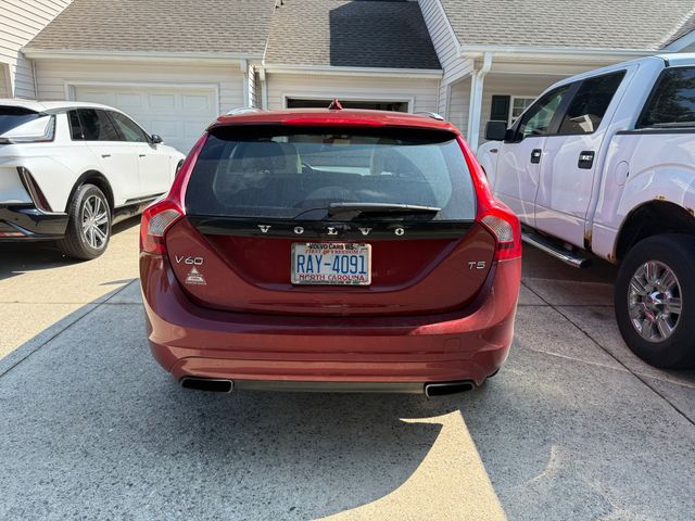 Used 2017 Red Volvo T5 Premier image 13