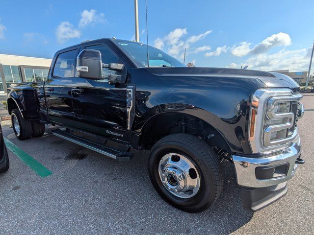 2025 Ford F-350 Super Duty Lariat Crew Cab LB DRW 4WD