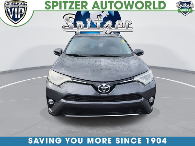 Used 2016  Toyota XLE image 3