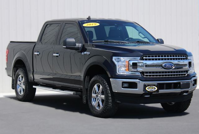 Agate Black Metallic 2019 Ford F-150 XLT SuperCrew 4WD Pickup Truck Four-Wheel Drive Automatic