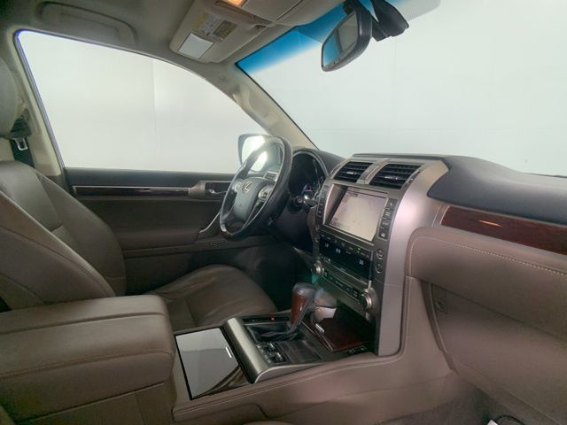 2017 Lexus GX 460 38