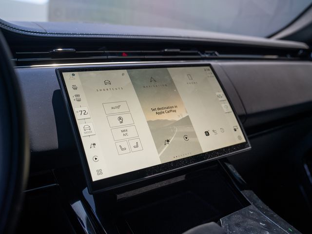 Used 2025  Land Rover Autobiography image 25