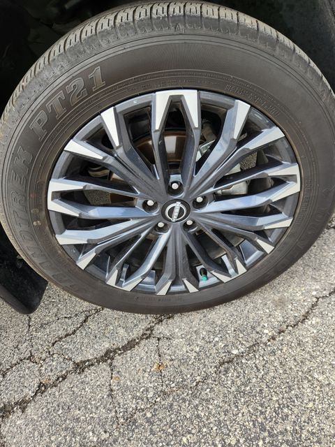 View vehicle photo 4