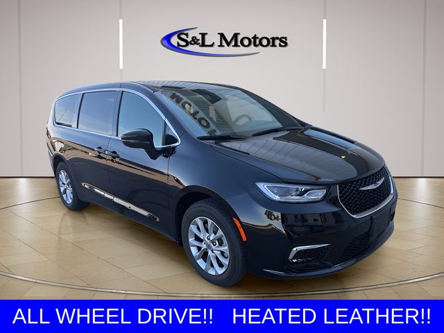 Diamond Black Crystal Pearlcoat 2025 Chrysler Pacifica Minivan All-Wheel Drive 9-Speed Automatic