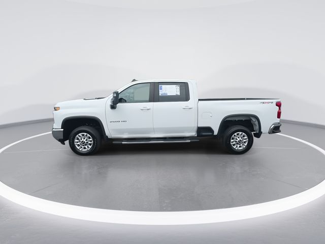 Used 2025 White Chevrolet LT image 5